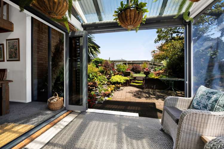 9 Elizabeth Grove Stratford_6