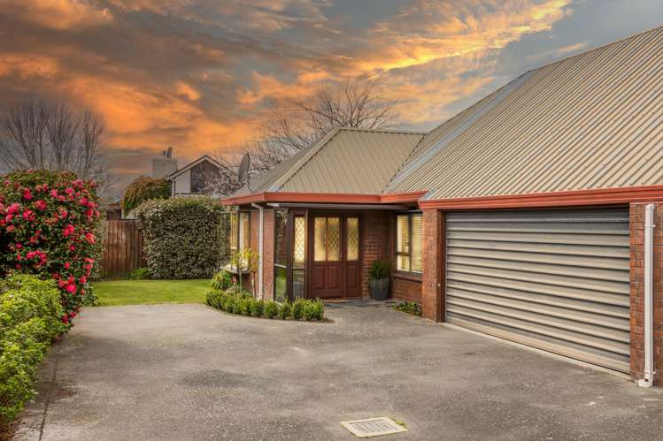 2/50 Ambleside Drive_0