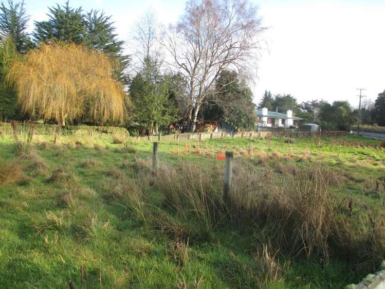 3 Side Street Clinton and Surrounds_9