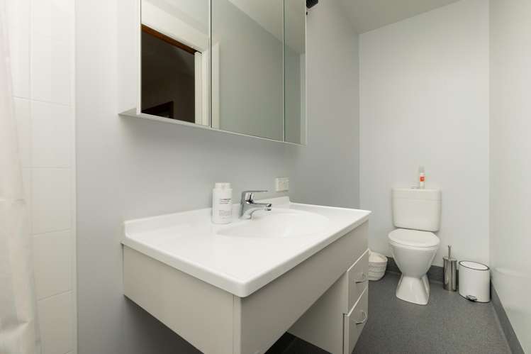 198 Le Cren Street Seaview_32