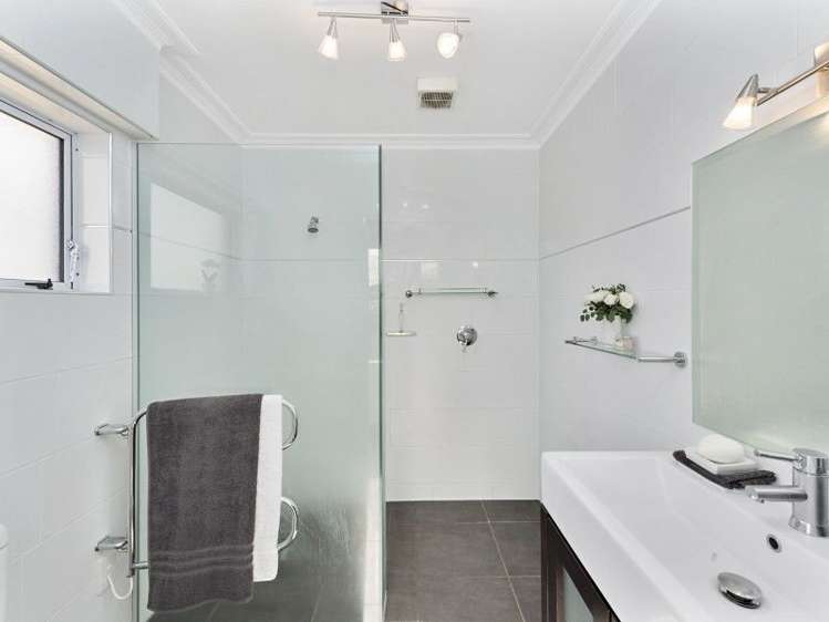 735 River Road Chartwell_18