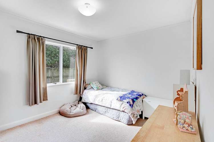 300 Shakespeare Street 11373_7