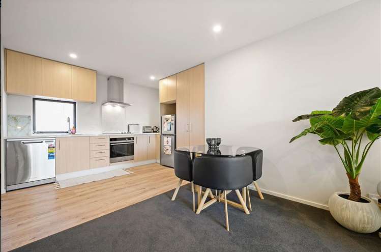 2/66 Innes Road Merivale_2