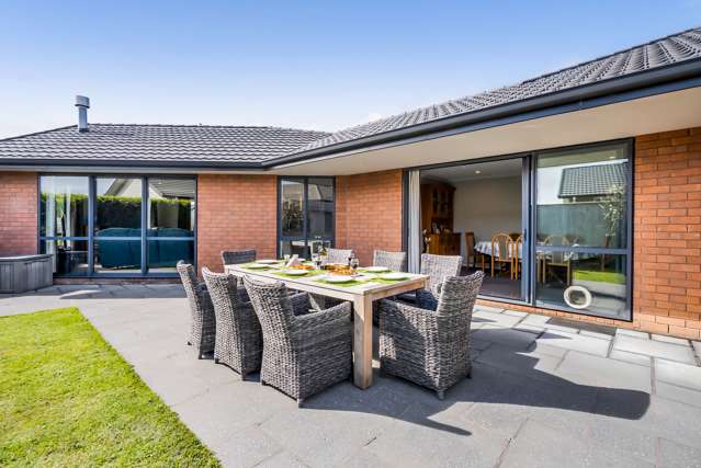 MODERN FAMILY LIVING IN A PRIME LOCATION