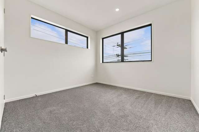 Units 1-3/48 Roberts Road Te Atatu South_1