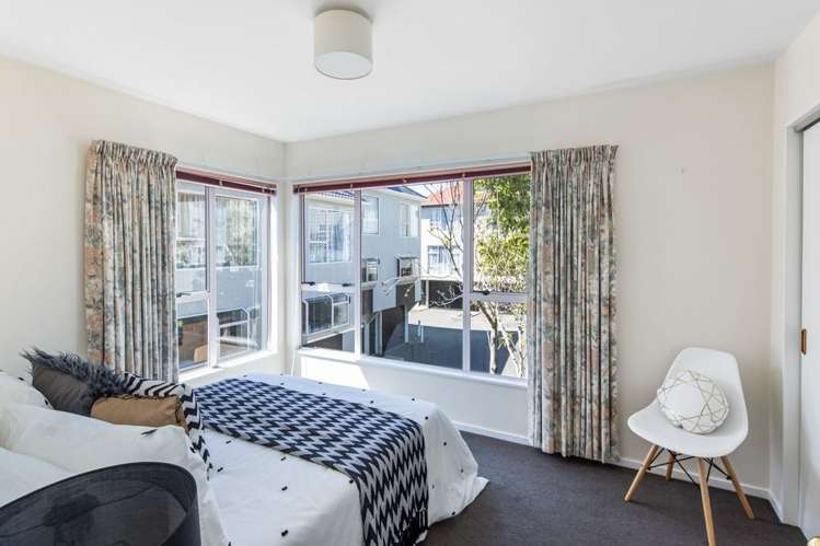 16/20 Thompson Street Mount Cook_10