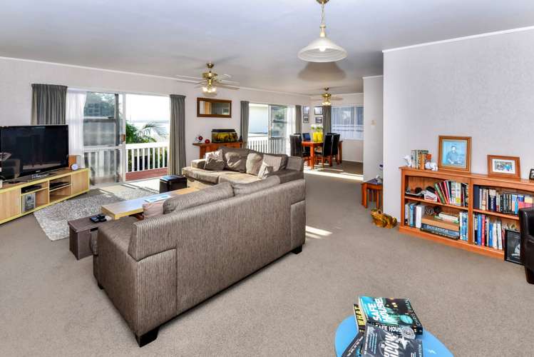 6 Moor Park Wattle Downs_21