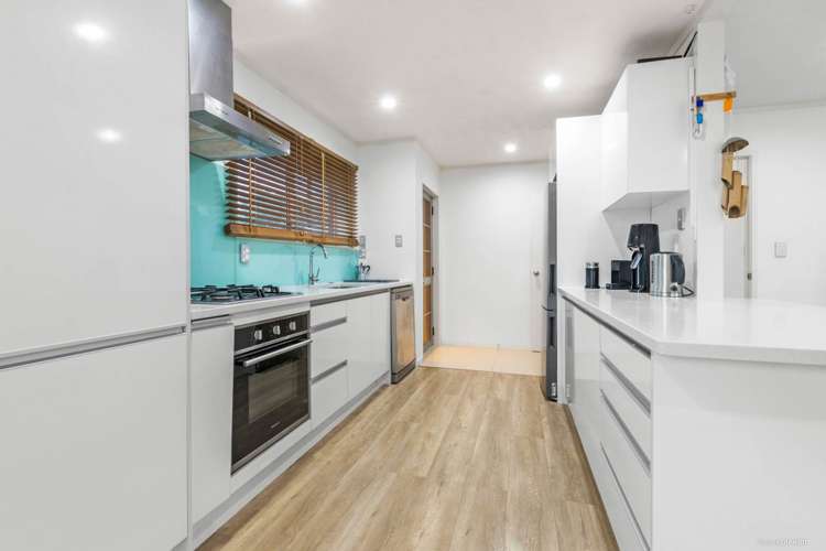 1/10 May Avenue Te Atatu South_7