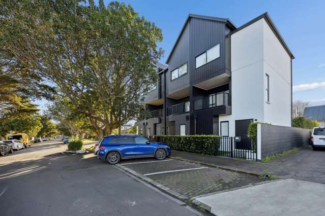 2.5-Bedroom Home in a Prime Epsom Location