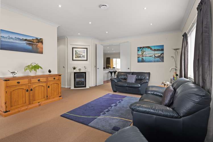 14 Heynes Place Clive_6