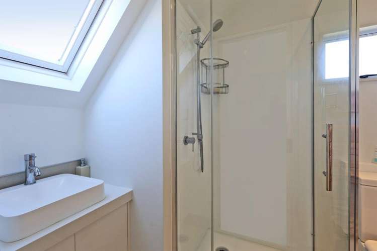 2/8 Gilray Place Waimarama_13