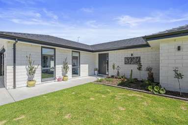 8 Te Taniwha Road_1