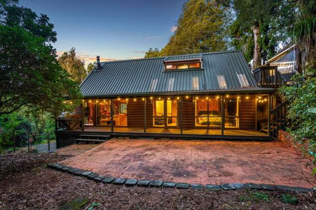 566 Scenic Drive Waiatarua_4