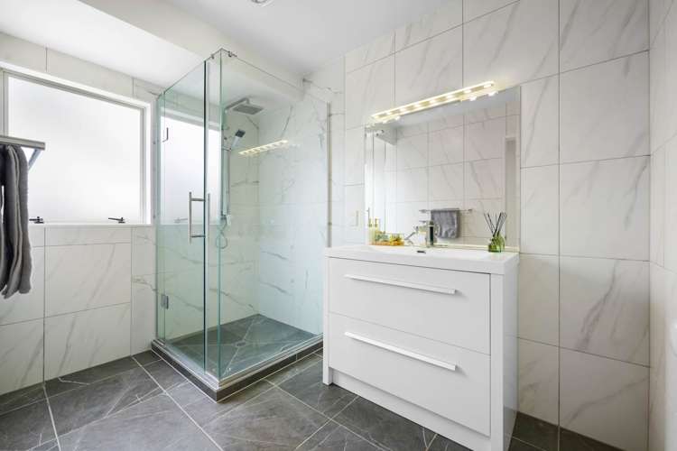 214 Whitford Road Shamrock Park_14