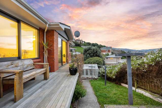 Solid, Spacious and Sought-after Cliffs Road