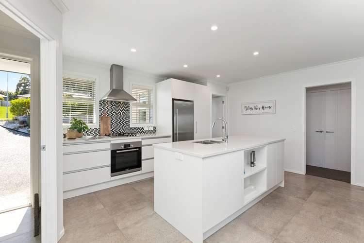 209 Ballintoy Park Drive Welcome Bay_1