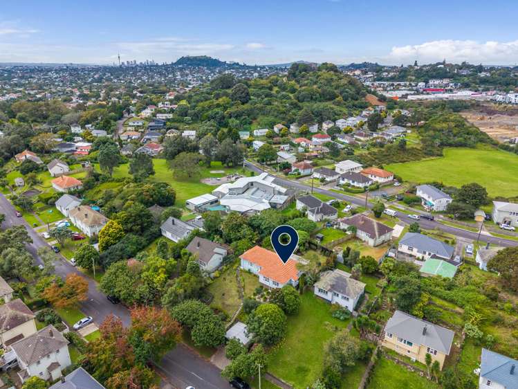 37 McCullough Avenue Three Kings_14