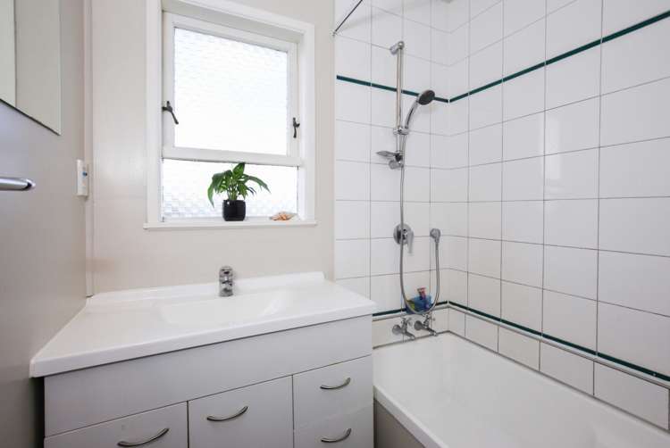 182 Golf Road Titirangi_13