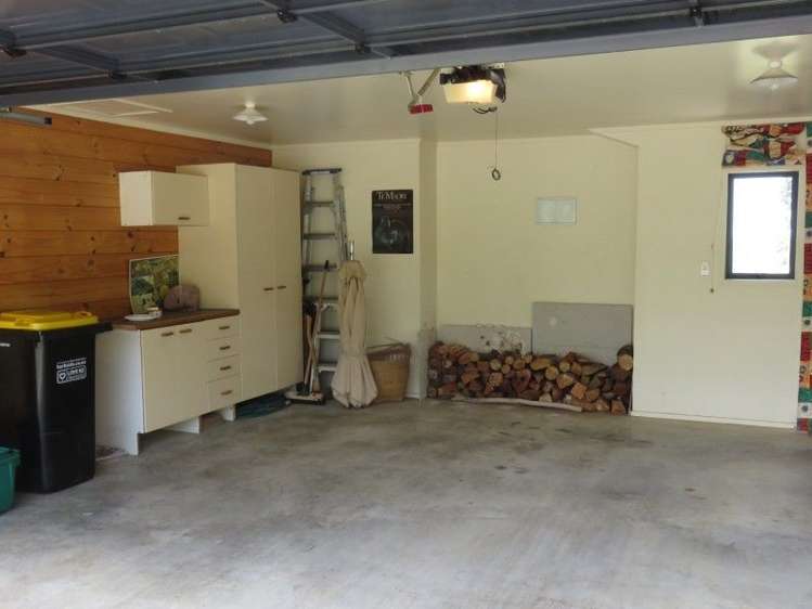 136 Oratia Place Onemana_14