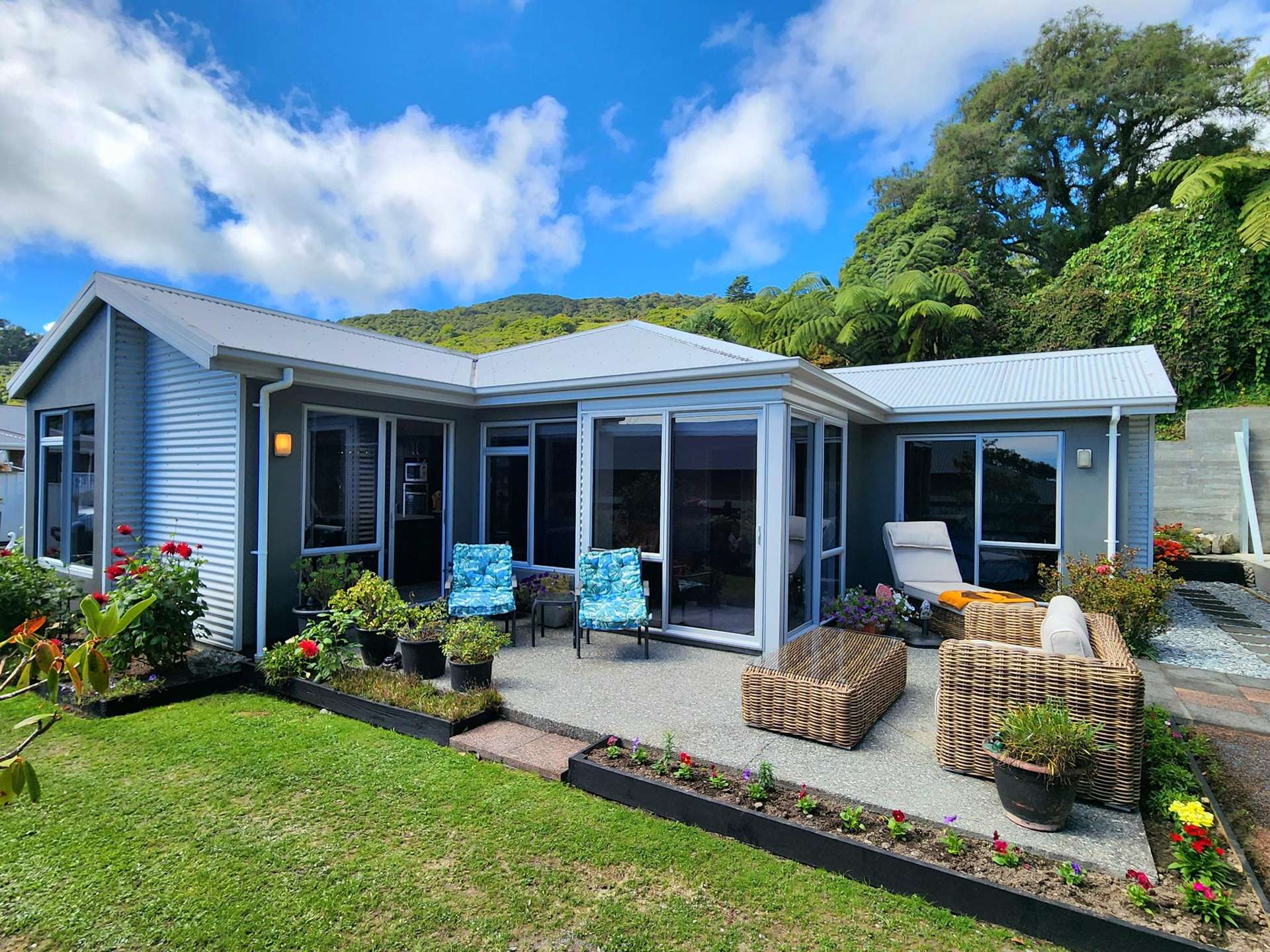 4 L A Place Greymouth_0