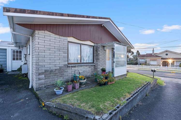 111 + 111A Hine Street New Plymouth_16