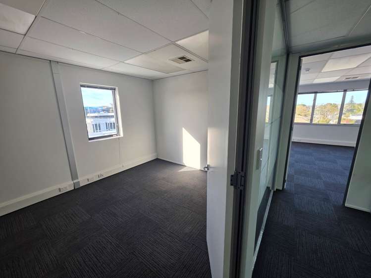 19 Great South Road Epsom_4