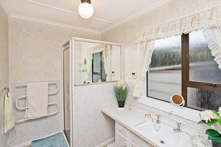 18 Black Road Otatara_13