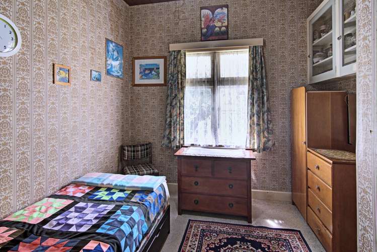 198 High Street South Carterton_11