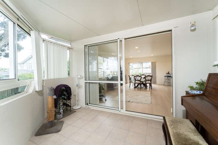 2/24 Philson Terrace Browns Bay_9