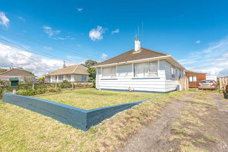 15 Churchill Crescent Tawhero_12
