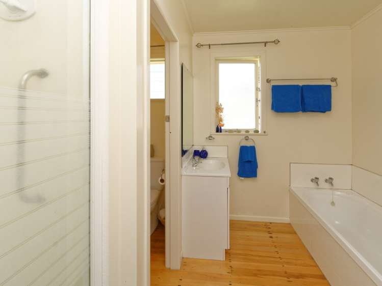 62 Southsea Crescent Silverdale_13