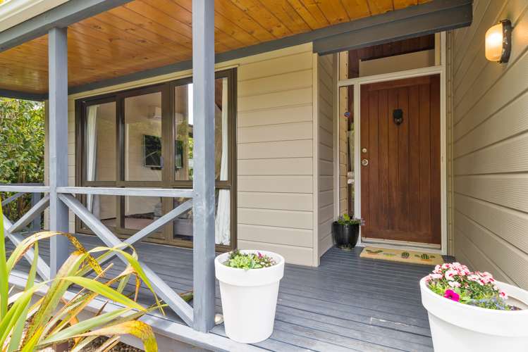 13 Henare Place Tihiotonga_9
