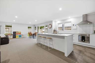 292 Lakes Boulevard_2