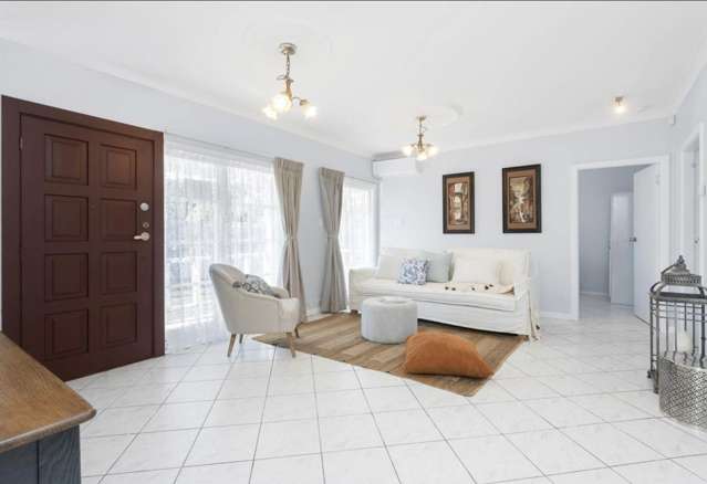 Stunning 4-Bedroom, 2-Bathroom Home with 2-Car Park – Prime Location - Mount Eden