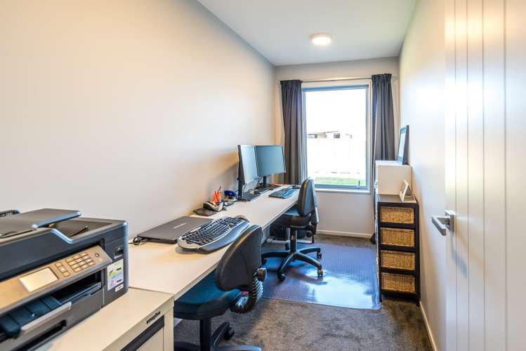 77 Intrepid Crescent Beachlands_19