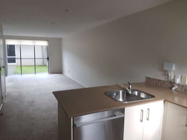 6/1 Gracechurch Drive Flat Bush_3