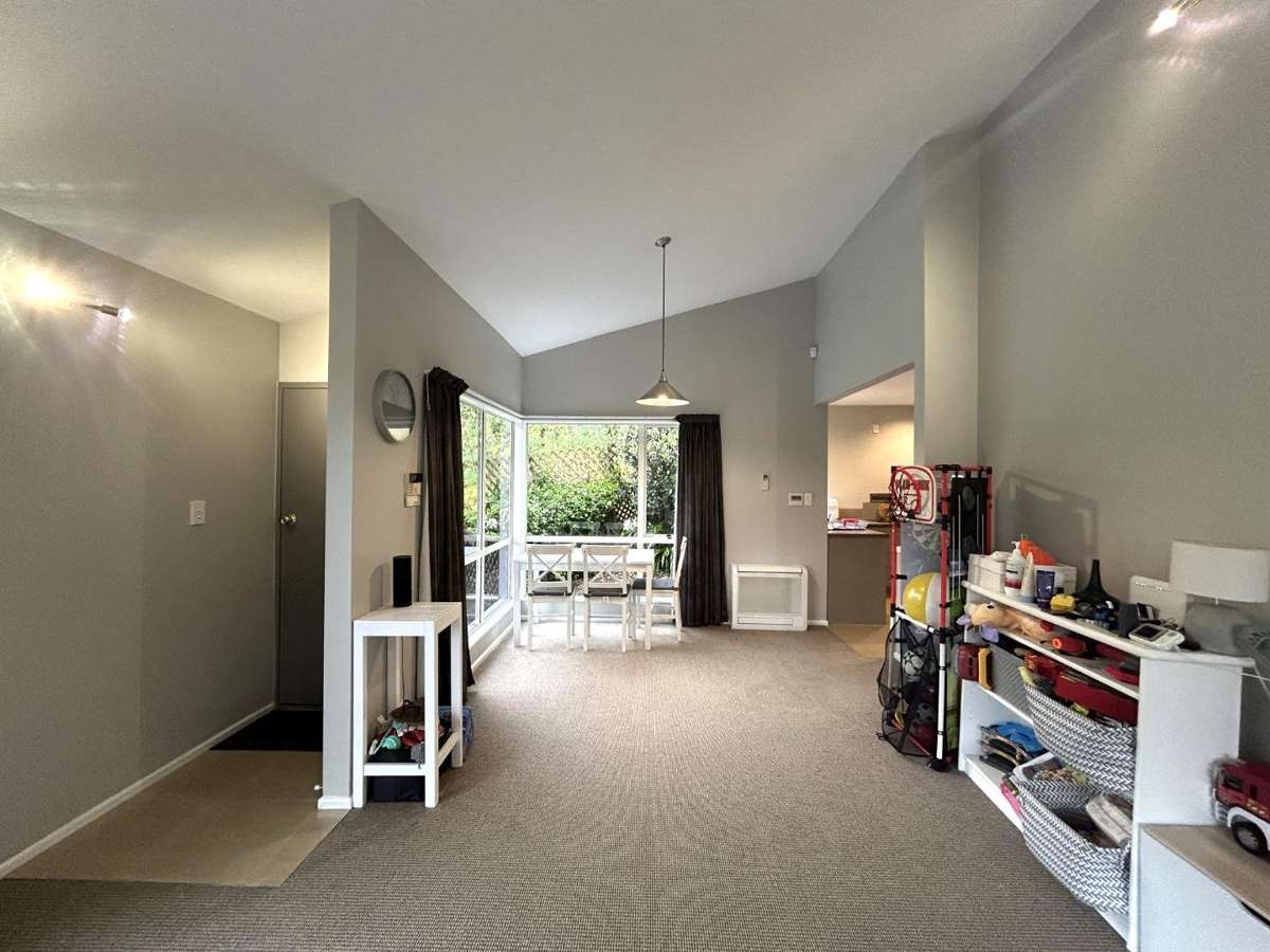 Sunny & Spacious 3 Bedroom Home 5