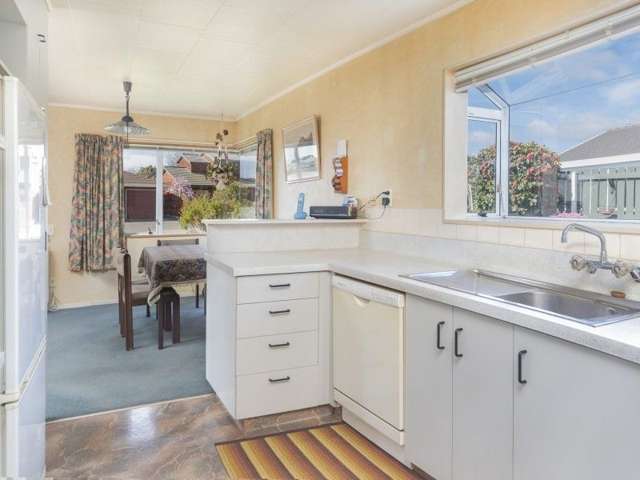 47 Aldinga Avenue Stoke_3