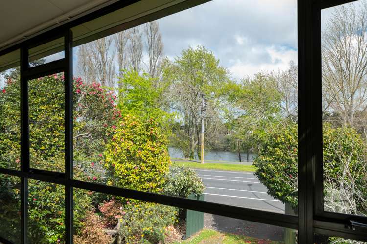 842 River Road Chartwell_9