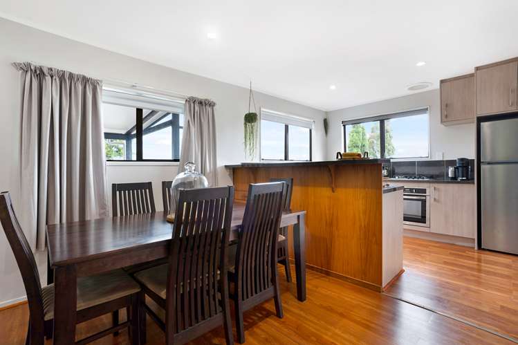 2/219 Glenfield Road Hillcrest_3