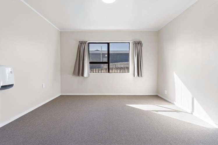 1 and 2/58 St Annes Crescent Wattle Downs_11