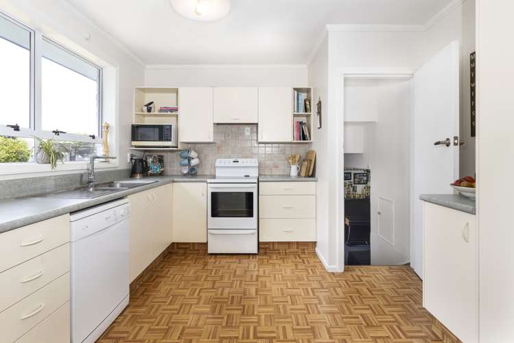 21 Newbourne Crescent Redwoodtown_5