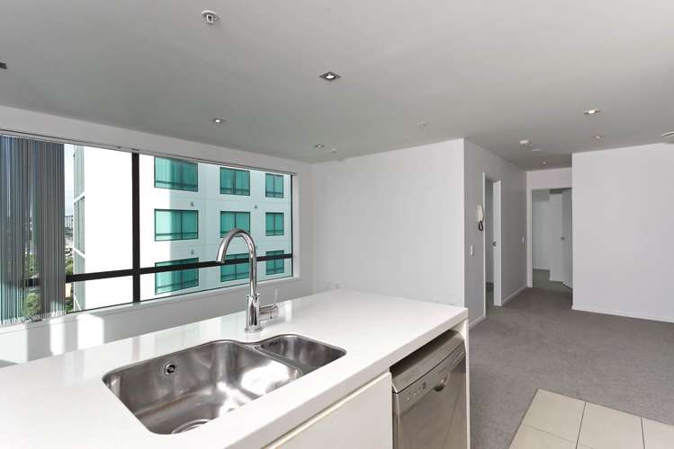 413/4 Dockside Lane City Centre_5