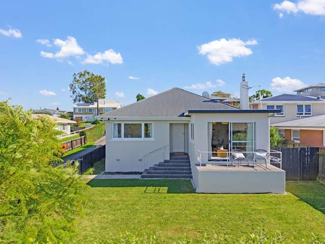 Sunny 50s Classic with Garden Paradise Potential