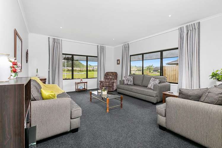 221 Lakes Boulevard Pyes Pa_15