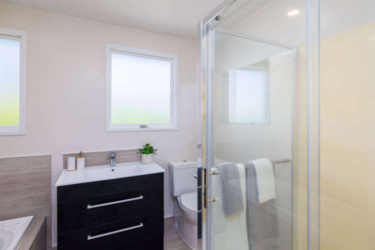 2/7 Farnborough Street Aranui_9