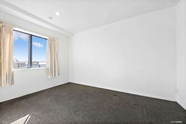 2e/10 Crown Lynn Place New Lynn_2