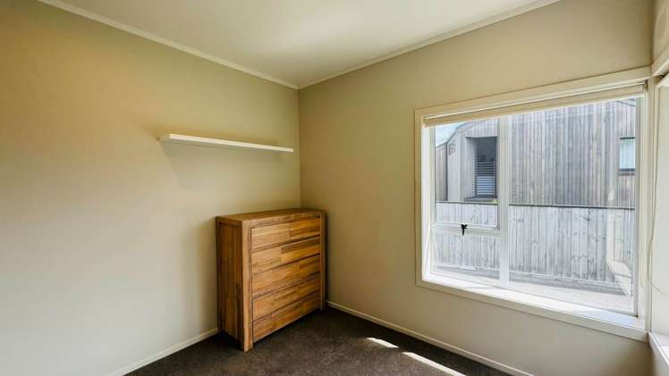 32 Isobel Road Greenhithe_10