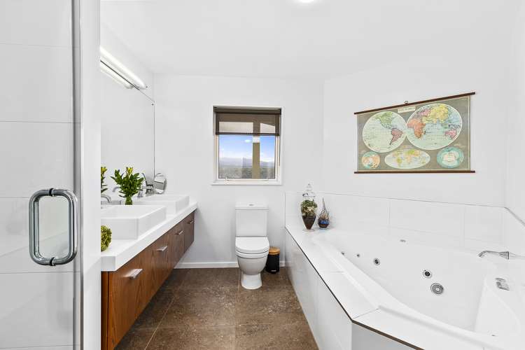 16 Signallers Grove Breaker Bay_23