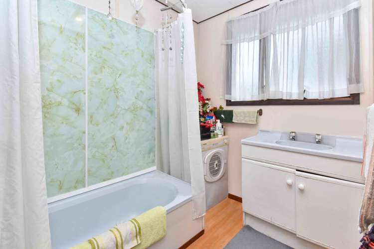 28 Heathdale Crescent Papakura_6